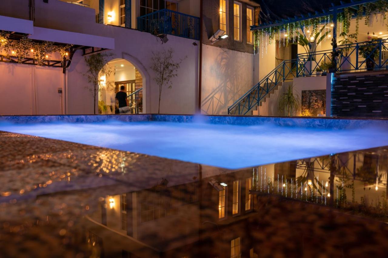 Bernese Resort Hotel Powered By Cocotel Ligao Esterno foto