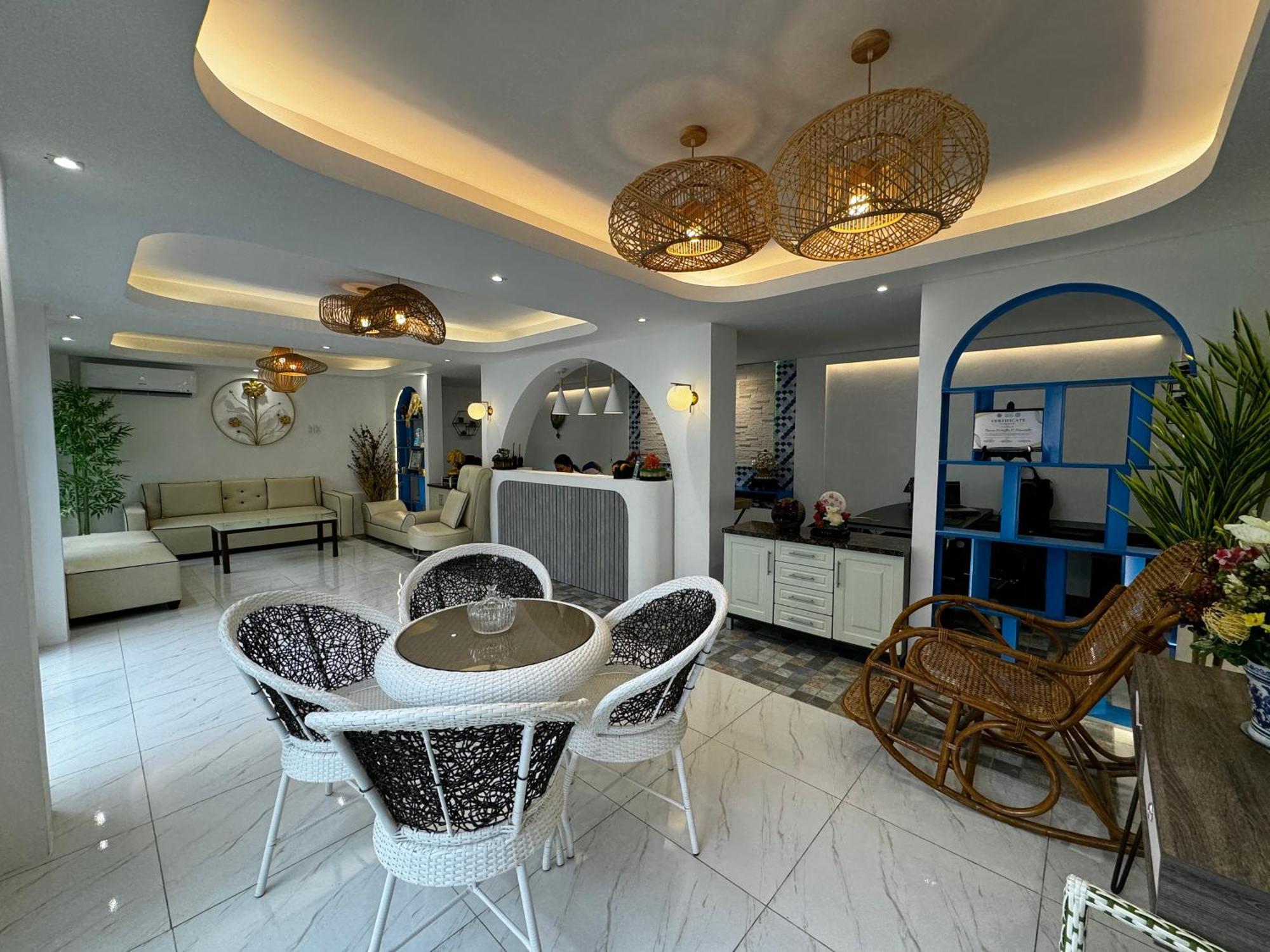 Bernese Resort Hotel Powered By Cocotel Ligao Esterno foto